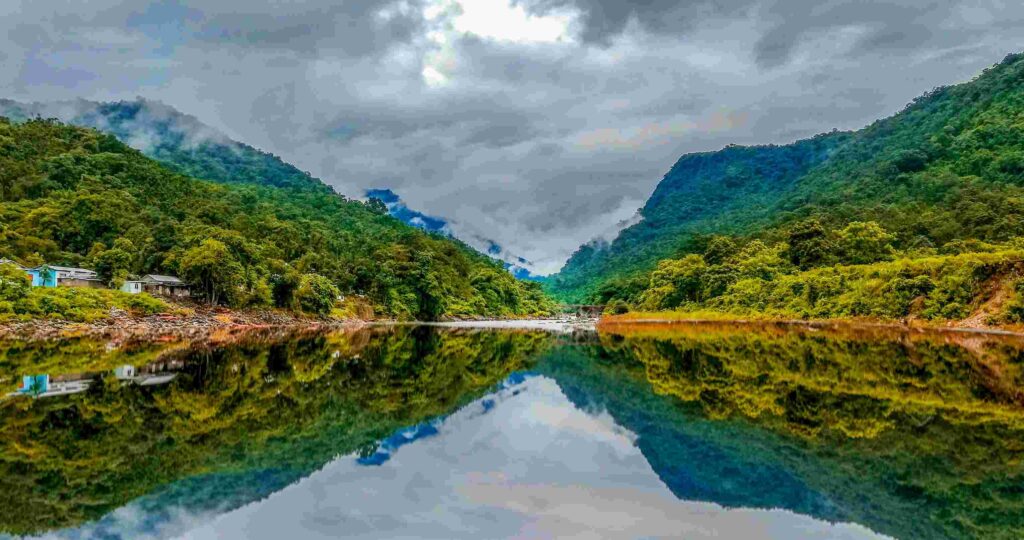 বিছনাকান্দি ভ্রমণ গাইড ২০২৫: কীভাবে যাবেন, কবে যাবেন, কী দেখবেন